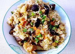 香菇鸡腿煲仔饭