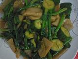 黄瓜菠菜炒灌肠