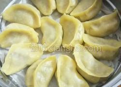 薄皮玉米面酸菜油梭子馅蒸饺