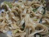 芹菜葱花瘦肉炒河粉的做法[图]