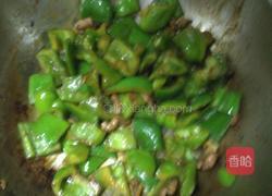 菜椒炒肉的做法图解4