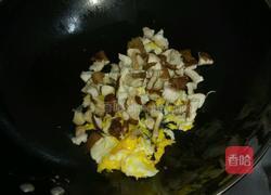 鸡蛋香菇炒饭的做法图解3