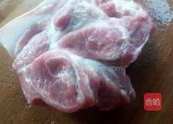 饺子馅之韭菜肉馅的做法图解1