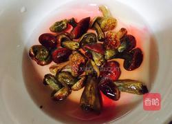 红菇炖瘦肉汤的做法图解2