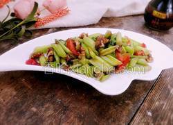 芹菜炒核桃仁