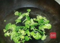 西蓝花蚝油嫩鸡片的做法图解1