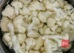 菜花炒肉的做法图解2