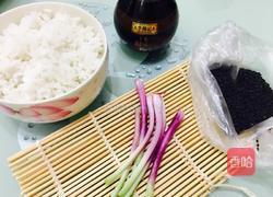 黑芝麻酱油炒饭的做法图解1