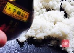 黑芝麻酱油炒饭的做法图解3