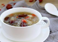 银耳莲子汤