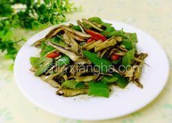 辣椒炒小鱼干
