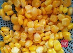 玉米粒炒鸡蛋的做法图解1