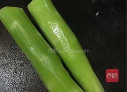 清炒莴笋丝的做法图解1