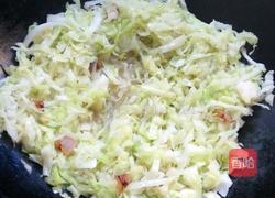 腐乳腊肉椰菜丝的做法图解5