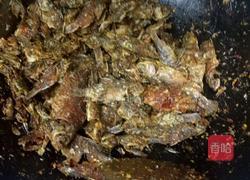 麻辣烤肉味小鱼的做法图解3