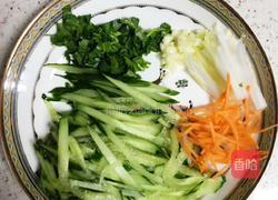 黄瓜粉丝拌菜的做法图解1