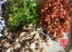 肥肠蛋炒饭的做法图解1