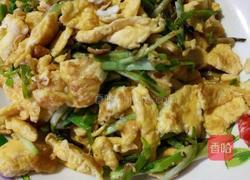 蒜苗炒鸡蛋的做法图解4