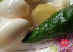 青椒皮蛋的做法图解1