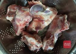 童骨萝卜汤的做法图解1