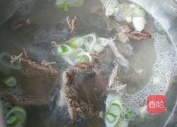 鸭骨豆腐汤的做法图解1