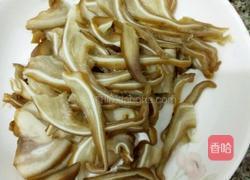 洋葱炒猪耳朵的做法图解1