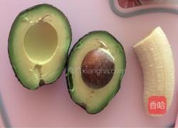 牛油果香蕉泥宝宝辅食的做法图解1