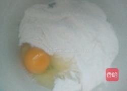 韭菜鸡蛋饼的做法图解1