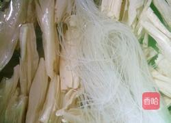 腐竹米粉炒火腿肠的做法图解1