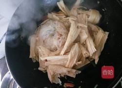腐竹米粉炒火腿肠的做法图解3