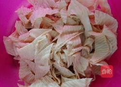 豆皮炒双耳的做法图解6