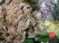 蒜苗炒猪肉的做法图解2