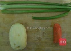 芹菜土豆片（养生版）的做法图解1