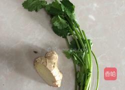 黄花菜鲫鱼汤的做法图解2