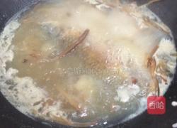 黄花菜鲫鱼汤的做法图解7