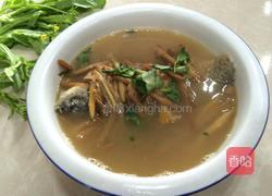 黄花菜鲫鱼汤的做法图解8