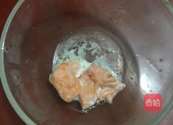 三文鱼泥粒粒面（宝宝辅食）的做法图解1