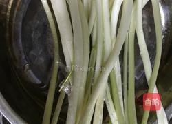韭菜蚬肉烧肉鸭肾炒翘头的做法图解1