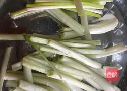韭菜蚬肉烧肉鸭肾炒翘头的做法图解2