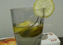 每天来一杯蜂蜜柠檬水美容养颜还瘦身哦