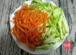 小瓜胡萝卜炒肉丝的做法图解2