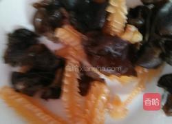 炝扮鱿鱼花的做法图解2