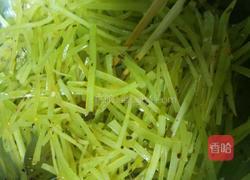 青笋拌蛋皮的做法图解2