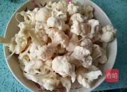菜花炒肉的做法图解1