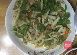 家常白雪菇炒青椒的做法图解4