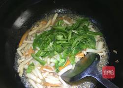 家常白雪菇炒青椒的做法图解3
