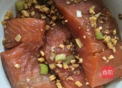 生煎三文鱼的做法图解1