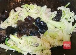 木耳菜花小炒肉的做法图解8