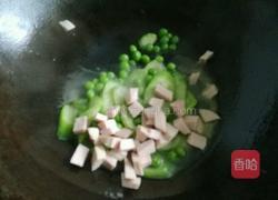 豌豆蛋清肠烩丝瓜的做法图解7