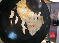 茭白炒肉的做法图解3